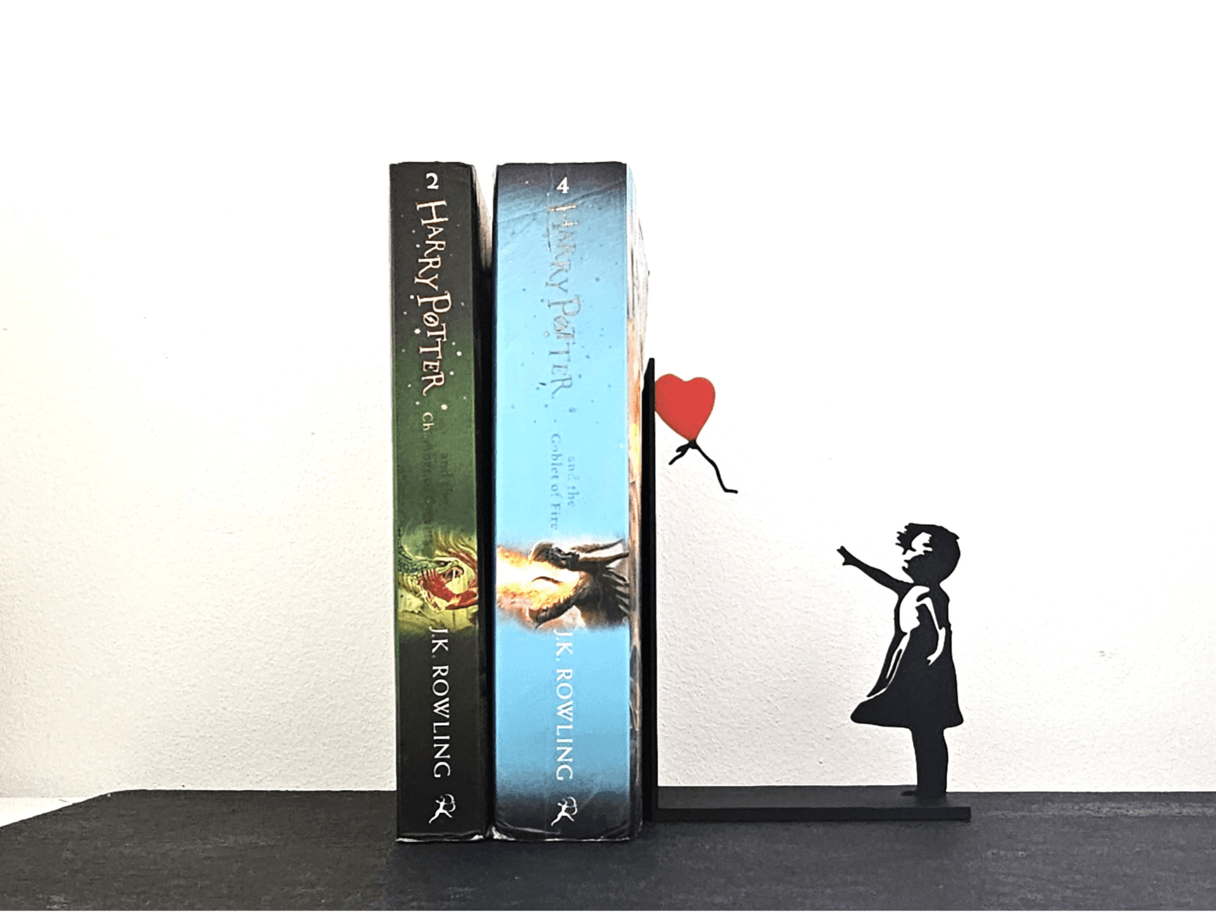 Aparador de Livros Menina com Balão